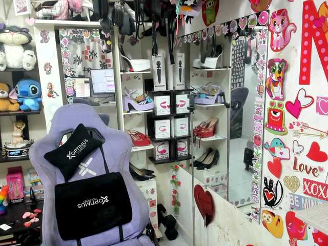 alison-miller live cam on BongaCams