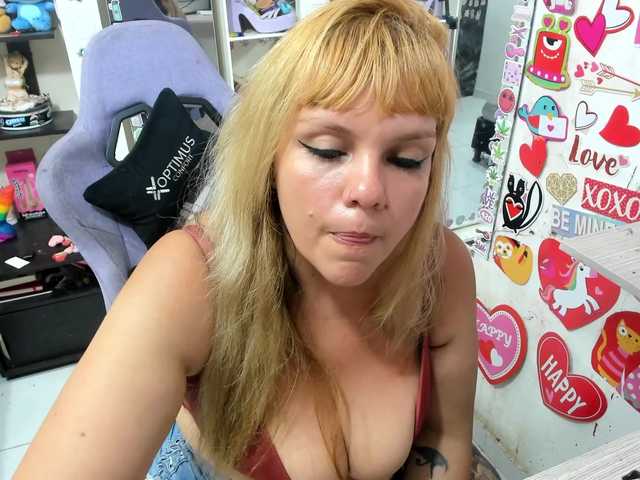 alison-miller live cam on BongaCams