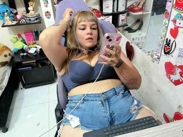 Alisson_Queen webcam