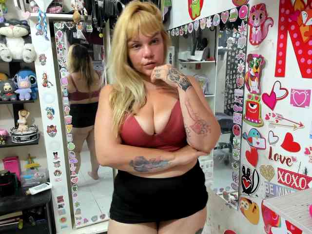 Alisson_Queen webcam
