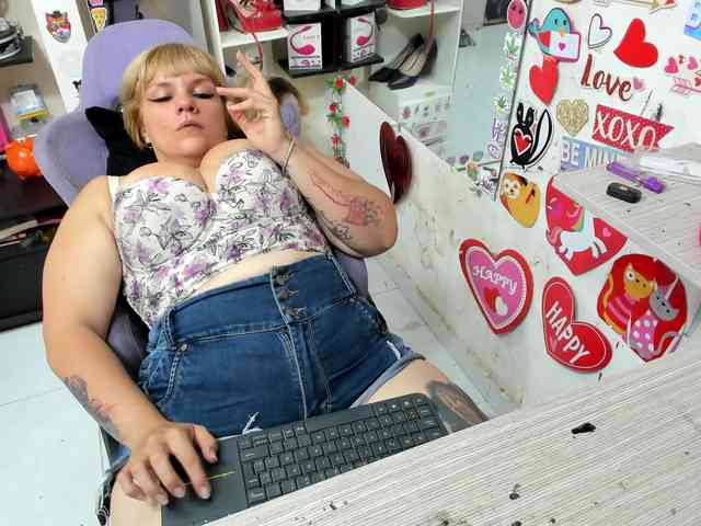 Alisson_Queen webcam