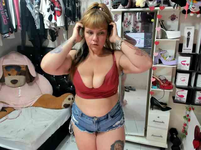 Alisson_Queen webcam