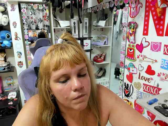 Alisson_Queen webcam