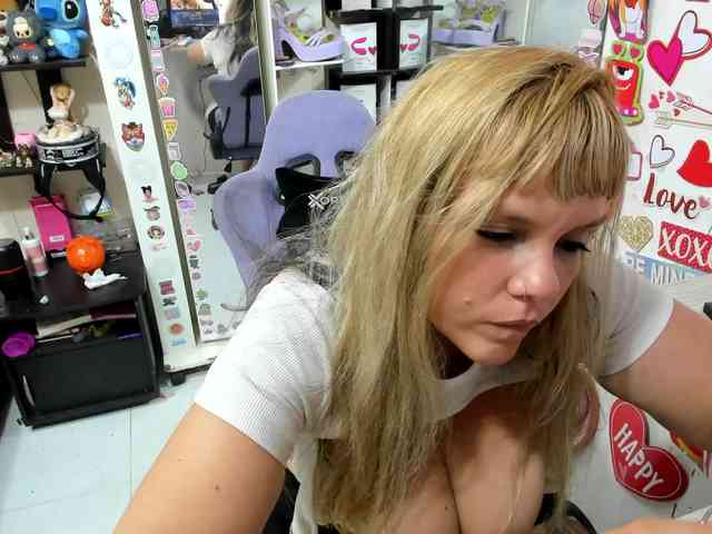 Alisson_Queen webcam
