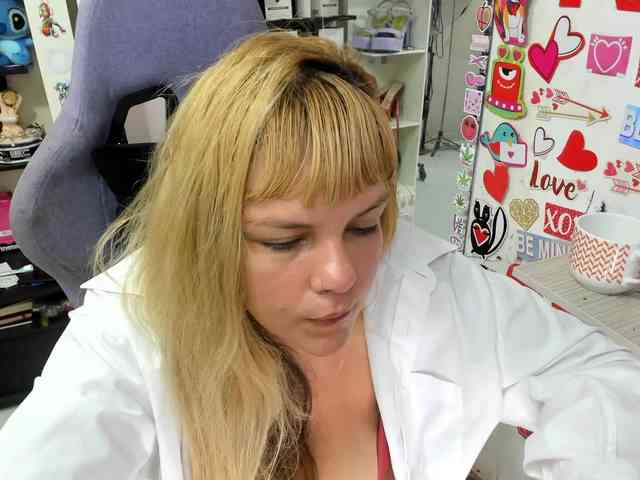 alison-miller Live Webcam on BongaCams