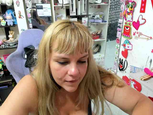 Alisson_Queen webcam