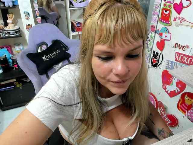 Alisson_Queen webcam
