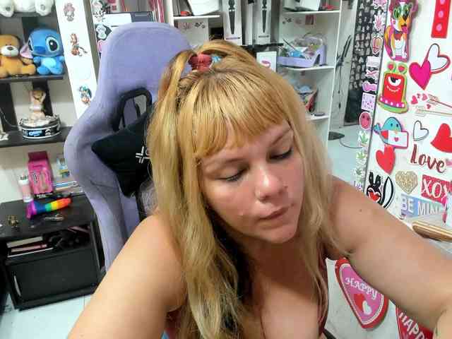 Alisson_Queen webcam