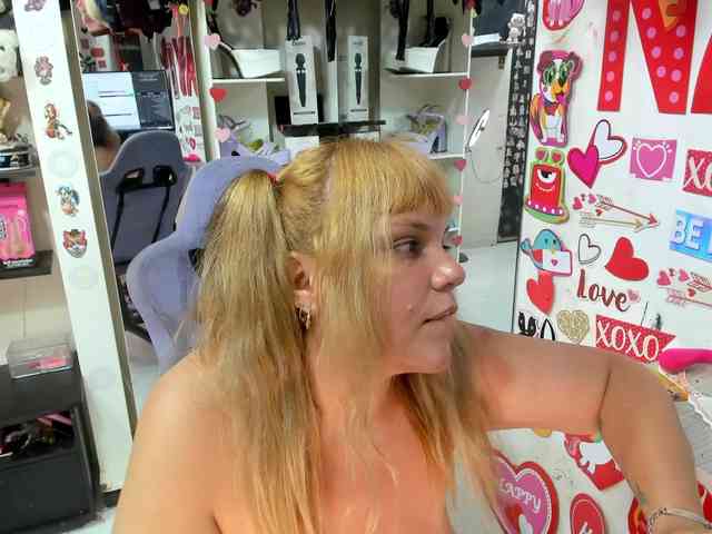 Alisson_Queen webcam