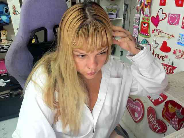 Alisson_Queen webcam
