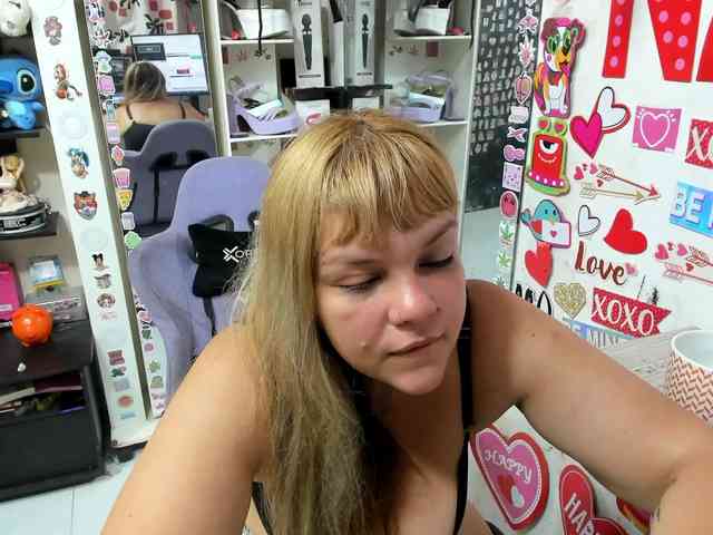 Alisson_Queen webcam
