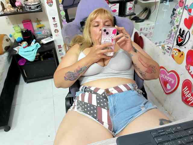 Alisson_Queen webcam