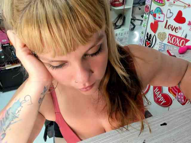 Alisson_Queen webcam