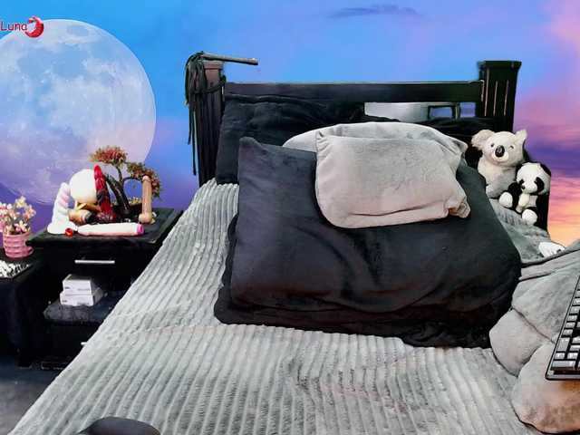Hanna-Luna live cam on BongaCams