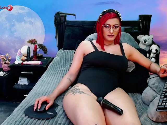 Hanna-Luna live cam on BongaCams