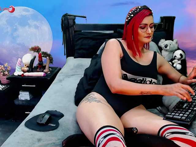 Hanna-Luna live cam on BongaCams