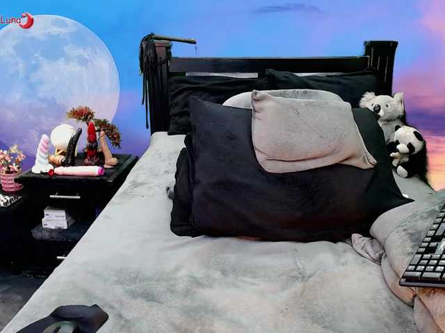 Hanna-Luna live cam on BongaCams
