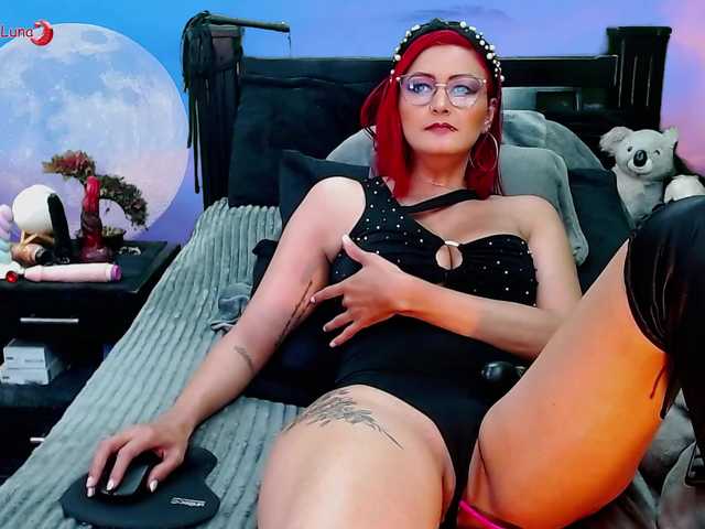 Hanna-Luna live cam on BongaCams
