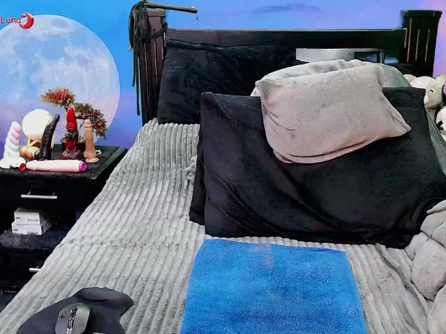 Hanna-Luna live cam on BongaCams