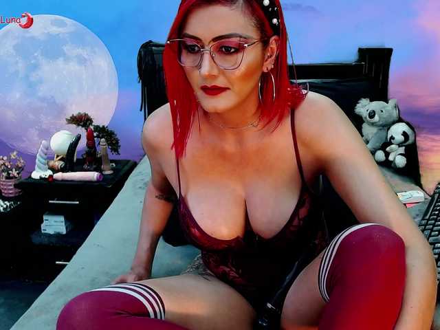 Hanna-Luna live cam on BongaCams