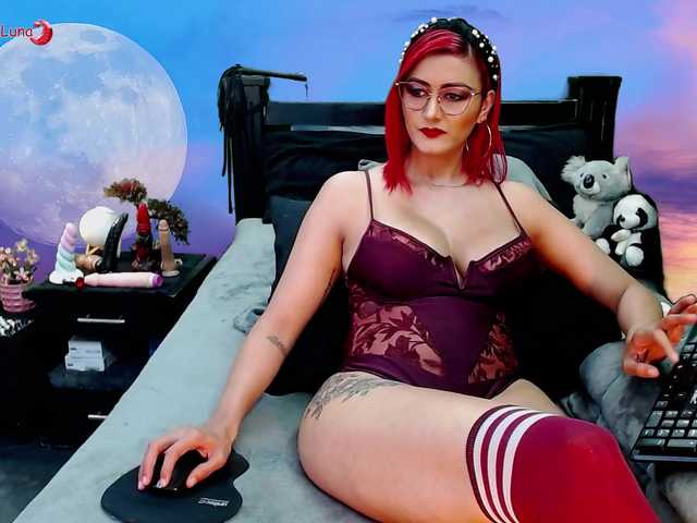 Hanna-Luna live cam on BongaCams