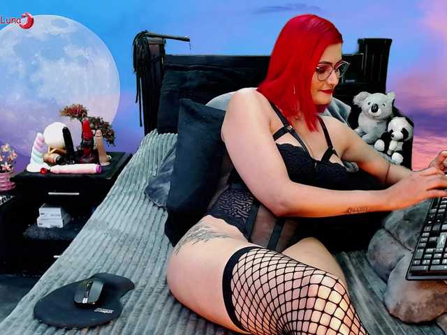 Hanna-Luna live cam on BongaCams