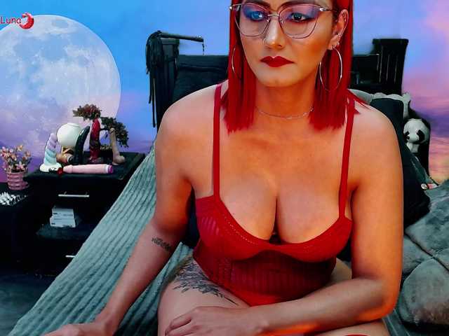Hanna-Luna live cam on BongaCams