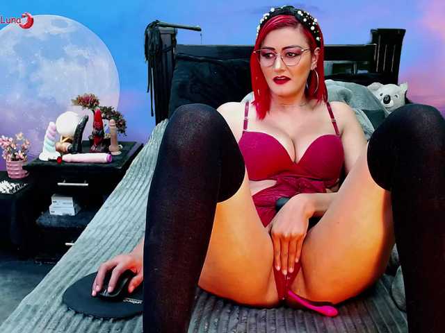 Hanna-Luna live cam on BongaCams