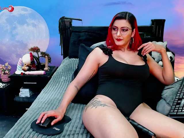 Hanna-Luna live cam on BongaCams