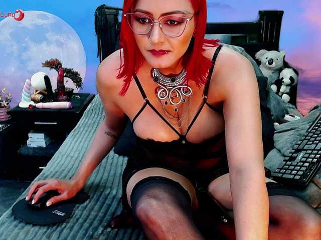 Hanna-Luna live cam on BongaCams