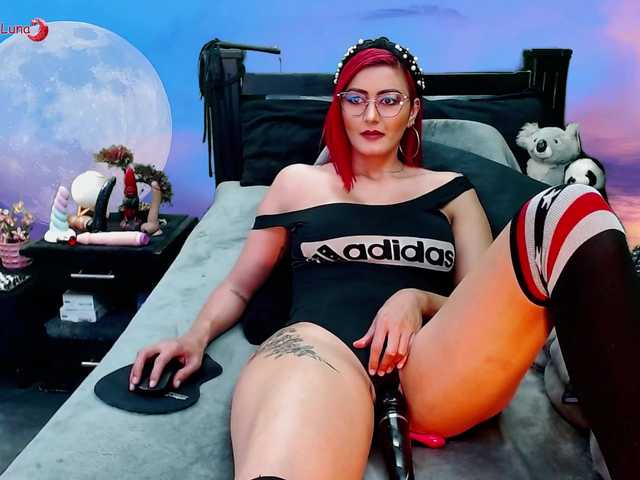 Hanna-Luna live cam on BongaCams