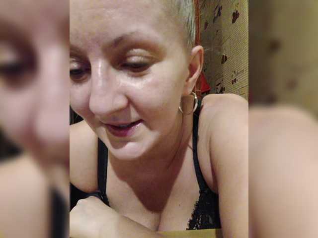 Zarevna live cam on BongaCams