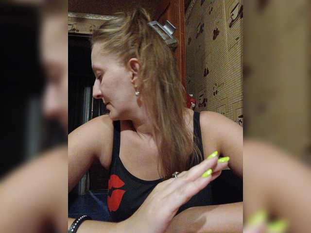 Zarevna live cam on BongaCams