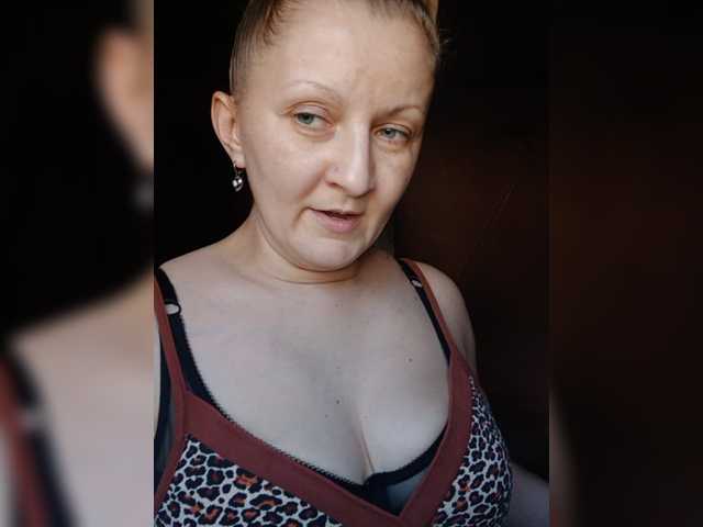 Zarevna live cam on BongaCams