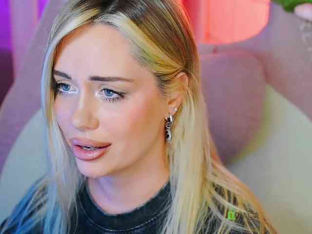 000--- Sex Cam Show