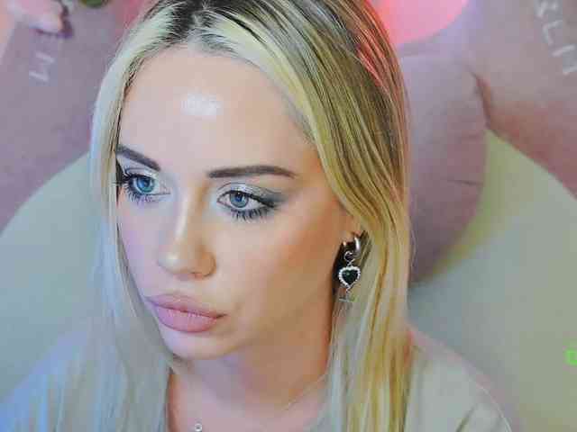 000--- Sex Cam Show