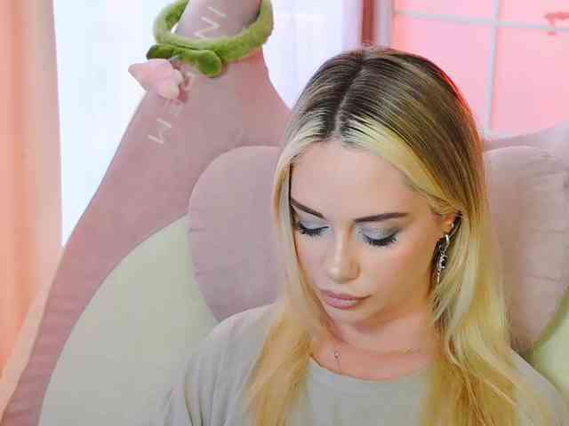 000--- Sex Cam Show