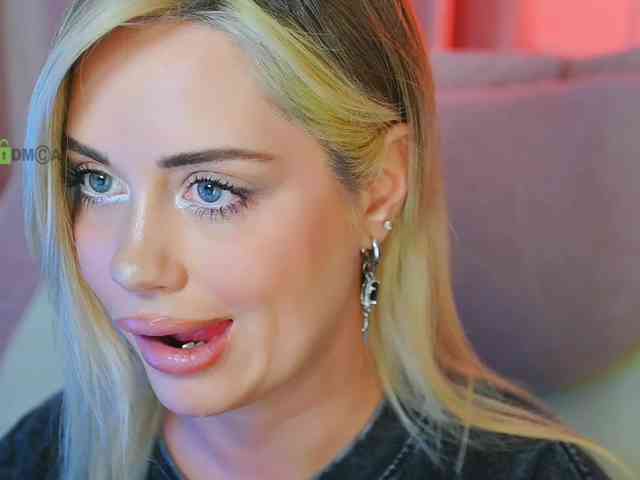 000--- Sex Cam Show