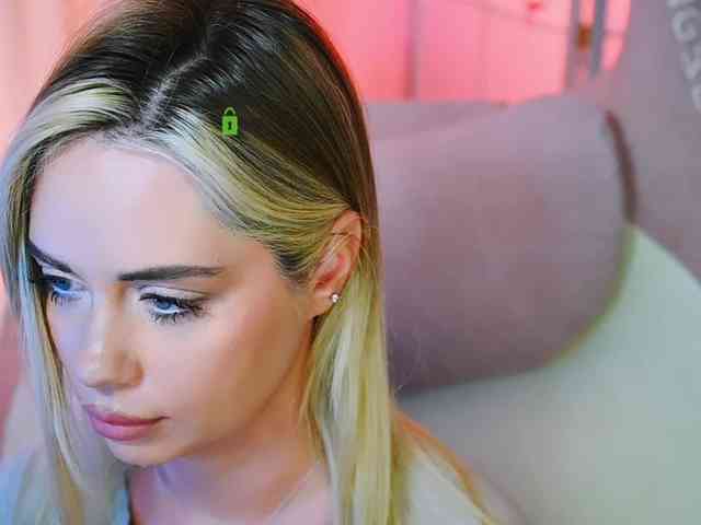 000--- Sex Cam Show