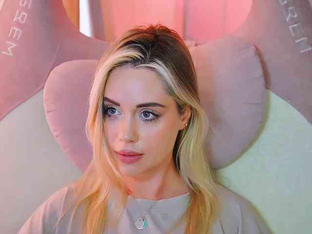 000--- Sex Cam Show