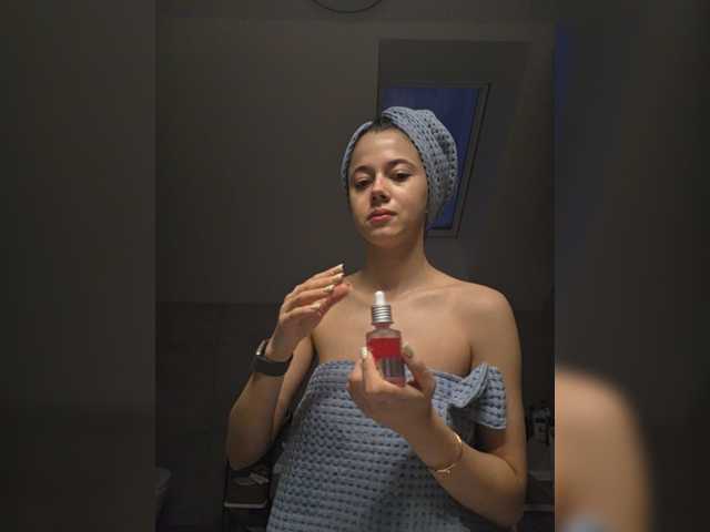 Taanni live cam and statistics on UnifiedCams