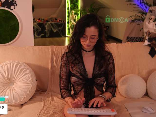 Taanni — live female cam