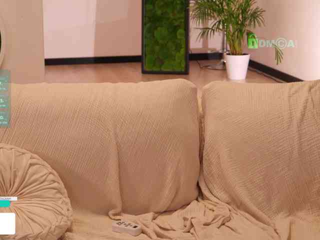 Taanni live female cam on bongacams