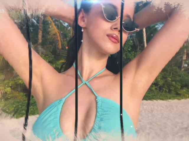 Taanni live female cam on bongacams