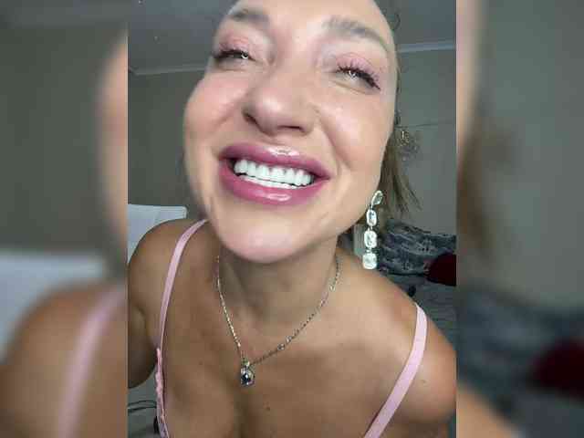 Miss_Stella webcam
