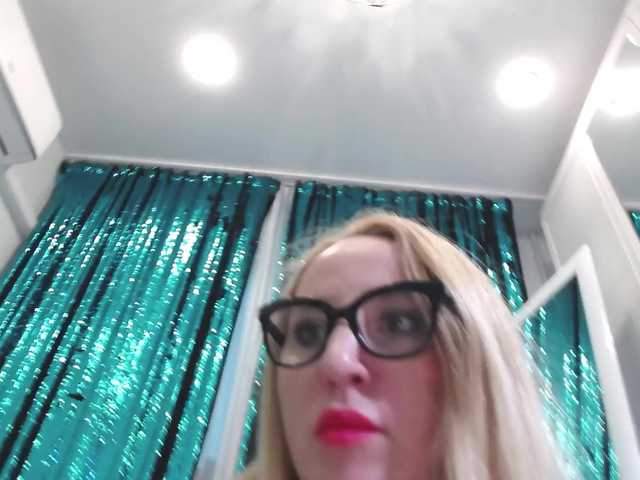 EvelynDreamy live cam on BongaCams