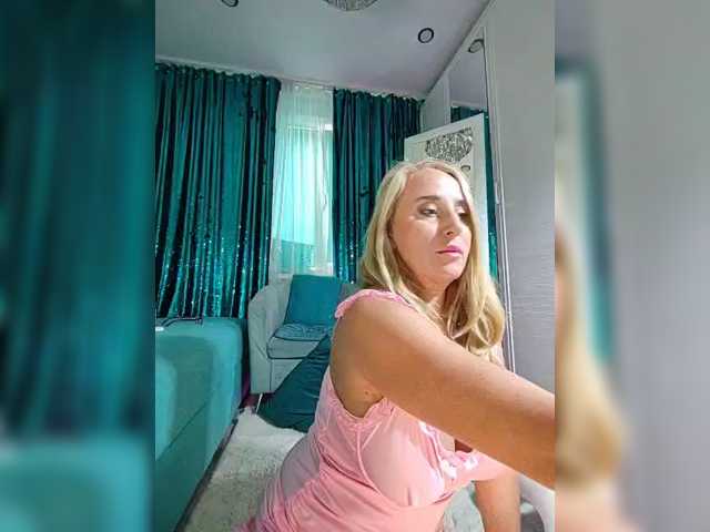 EvelynDreamy, live now on BongaCams