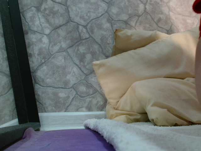  Alida-2 chat room