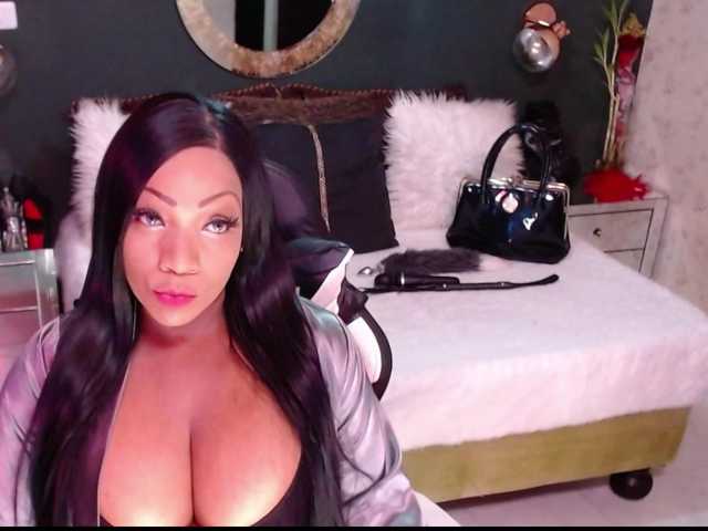 Sex chat gratuit in direct cu MadikeyHappy pe BongaCams