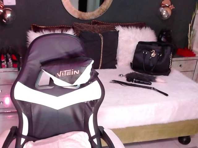 MadikeyHappy live cam preview